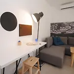 New! Urban With Free Parking Трогір