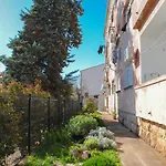 New! Urban With Free Parking Апартаменти