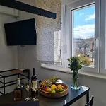 New! Urban With Free Parking Трогір