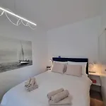 New! Urban With Free Parking Apartment