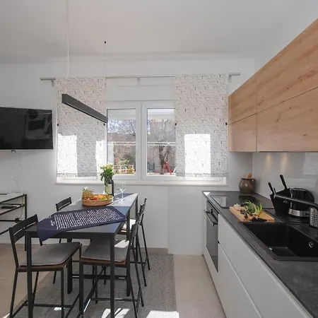 New! Urban With Free Parking Lejlighed Trogir